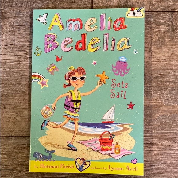 Amelia Bedelia Sets Sail Book #7 - Picture 1 of 3